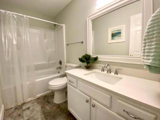 Cozy three bedroom house with fireplace - 5