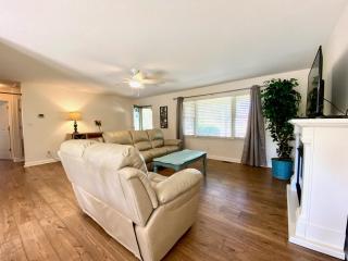 Cozy three bedroom house with fireplace - 6