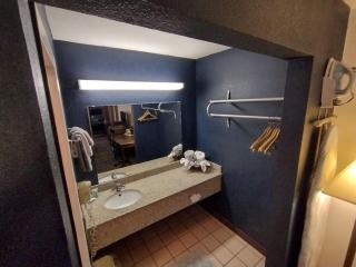 OSU 2 Queen Beds Hotel Room 201 Wi-Fi Booking - Stillwater - 4