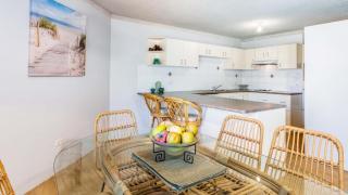 Everything you need including a pool! Karoonda Sands Apartments - Bongaree - 6