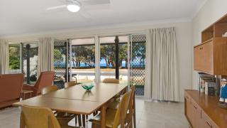 Large family waterfront home with room for a boat - Welsby Pde, Bongaree - Bellara - 9
