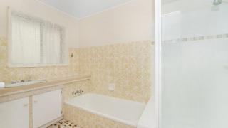 Large family waterfront home with room for a boat - Welsby Pde, Bongaree - Bellara - 1