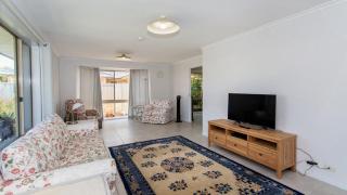 Lowset home on the canal - Dolphin Dr, Bongaree - Bongaree - 6