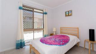 Lowset home on the canal - Dolphin Dr, Bongaree - 3