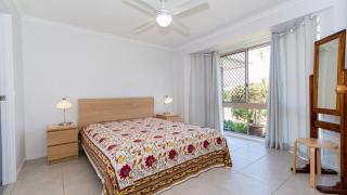 Lowset home on the canal - Dolphin Dr, Bongaree - 4