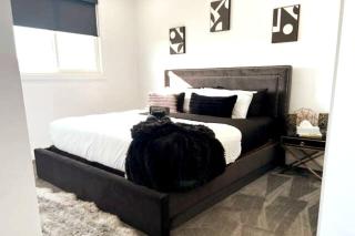 Stunning 3BR Luxury Home N/Edm*2 king beds* - 9