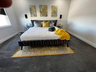 Stunning 3BR Luxury Home N/Edm*2 king beds* - 4