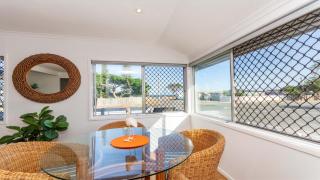 Dog Lovers Retreat - Beachmere - 1