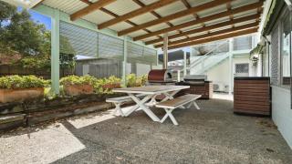 Woorim Beach House with Water Views - 6