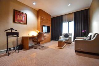 Surabaya Suites Hotel Powered by Archipelago - Surabaya - 4