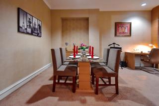 Surabaya Suites Hotel Powered by Archipelago - Surabaya - 2
