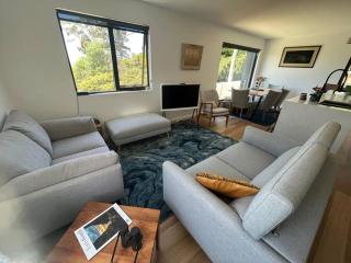 Fabulous, New, Well Appointed Beach House - Kingston Beach - 6