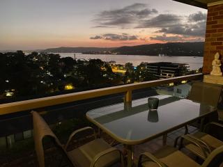Gosfords Best Location with Views - Gosford - 7