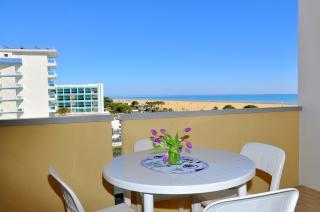 Beautiful studio apartment in a seafront building - 9