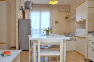 Beautiful studio apartment in a seafront building - 2