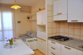 Beautiful studio apartment in a seafront building - 4