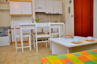 Beautiful studio apartment in a seafront building - 6