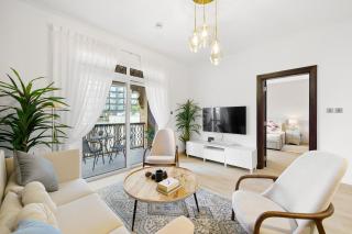 Classy Design 2BR in Old Town w/ Burj Khalifa View - 0
