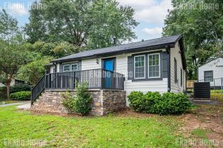 Unwind in a Modern Suite near Marietta Square - 1