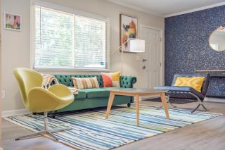 Spacious 3BR/2.5BA Cozy Fireside Home in Marietta - 0