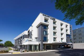 Courtyard by Marriott Richmond Scott's Addition - Richmond - 4
