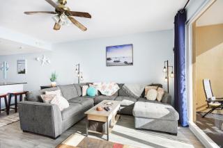 Emerald Chic BeachFront 2 bdr apt 4 beach seats and a cannope on us - Panama City Beach - 3