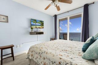 Emerald Chic BeachFront 2 bdr apt 4 beach seats and a cannope on us - 2