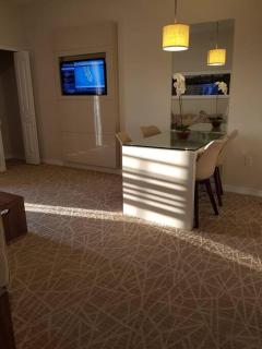 The Point Hotel & Suites - 503 Luxury - Pool view - Close to Universal - 1