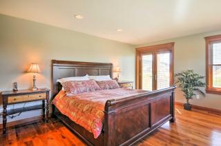 Custom Home with Decks in Boulder! Gateway to Parks! - Boulder Town - 1