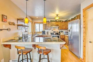 Silverthorne Ski Base with Mtn Views Walk to Trails - 2