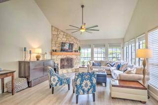 Horseshoe Bay Townhome with Patio and Outdoor Pool! - 7