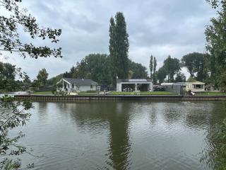 Welkom bij Mario, Een charmante Chalet gelegen aan een vijver in bosrijke omgeving waar je tot rust kan komen. - 1