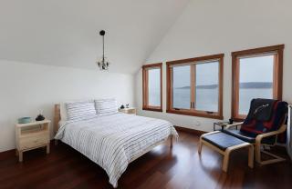 WhidbeyBeachHouse, an Oceanfront Getaway on a Private Beach - Langley - 6