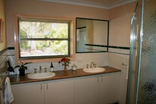 Serena Cottages Beechworth - Your Country Getaway - 2 - 3