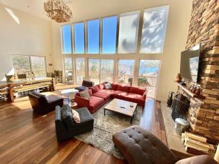 Modern 6 bedroom retreat, stunning lake views, close to village! - Lake Arrowhead - 0