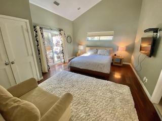 Modern 6 bedroom retreat, stunning lake views, close to village! - Lake Arrowhead - 3