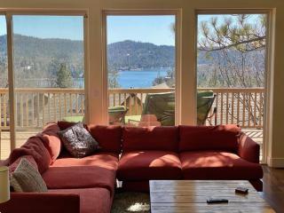 Modern 6 bedroom retreat, stunning lake views, close to village! - 8