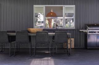 The Black Beach House - Elizabeth Beach - 1