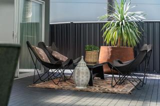 The Black Beach House - Elizabeth Beach - 2