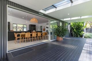 The Black Beach House - Elizabeth Beach - 7