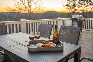 MAJESTIC MOUNTAIN MANOR- Spectacular Mtn & River VIEWS, 5bed 4ba,Resort amenities - Ellijay - 2