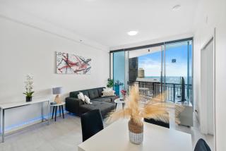 2 Bedroom Beach View Apartment in Surfers Paradise! Free Parking & Wifi - Gold Coast - 6