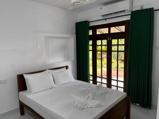 WaterFront Home Stay - 8