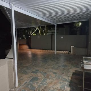 8 On Eagle Self Catering Apartment - Umtentweni - 9