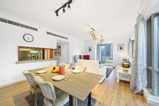 Contemporary & Roomy 2BR with Burj Khalifa view - Dubai - 5