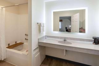 Baymont by Wyndham Biloxi - Ocean Springs - Biloxi - 1