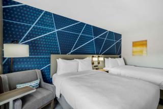 Comfort Inn & Suites - 4