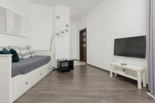 Mokotów Bernardyńska Apartment with Balcony by Noclegi Renters - Warsaw - 4