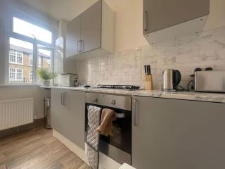 Bright 2 Bedroom Flat On Tower Bridge - 2