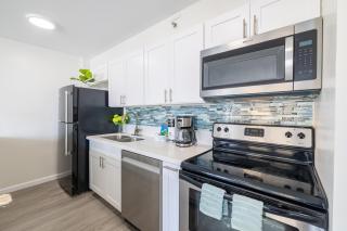 Remodeled 1BR Condo, Ocean Views with Free Parking! - Honolulu - 3